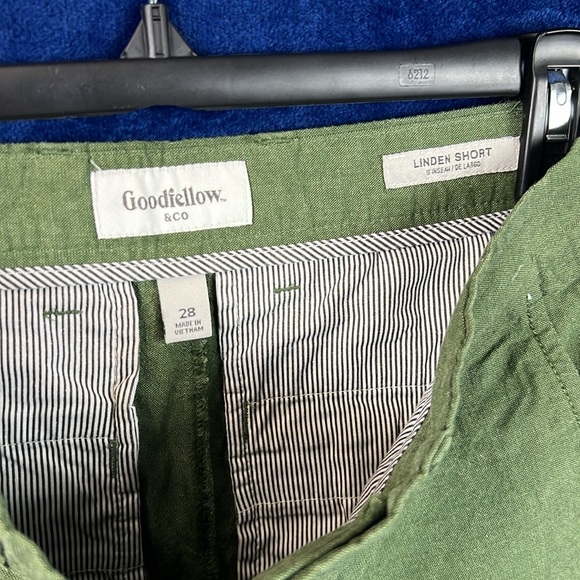Good fellow & Co Linden Men’s Army Green Shorts 9" Inseam Size 28 - Picture 2 of 2